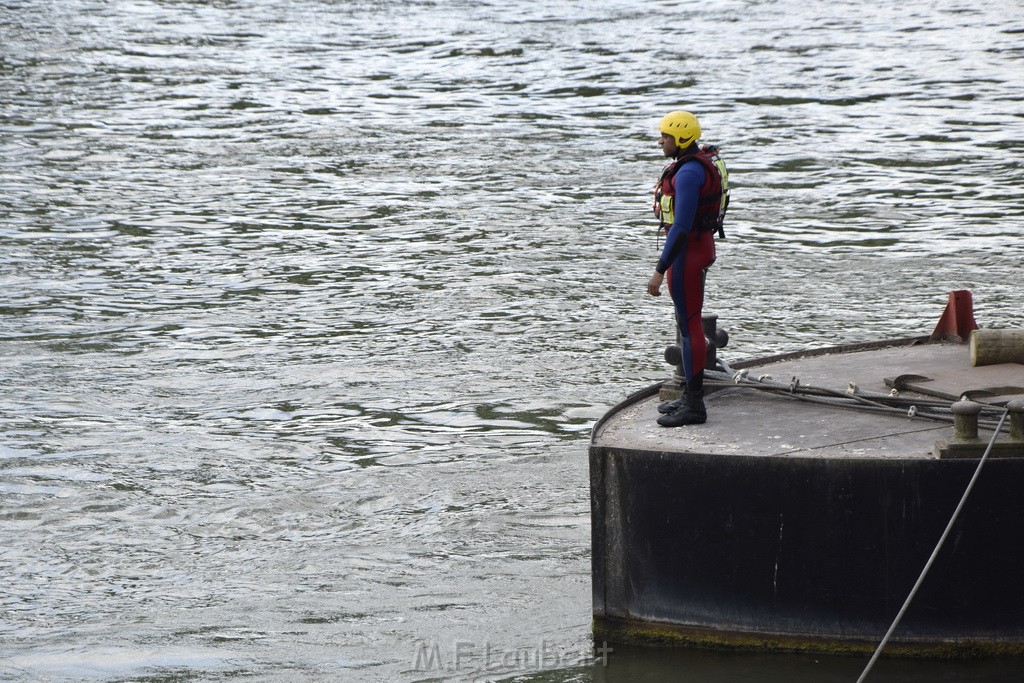 Uebung BF Taucher und Presse Koeln Zoobruecke Rhein P343.JPG - Miklos Laubert